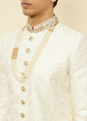 alt message - Manyavar Men Pearled Ivory White Bel Buti Patterned Sherwani Set image number 1